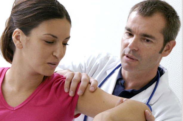 Frozen Shoulder woman gp exmanination pain
