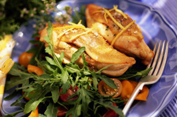 A plate of chicken breast with rocket salad