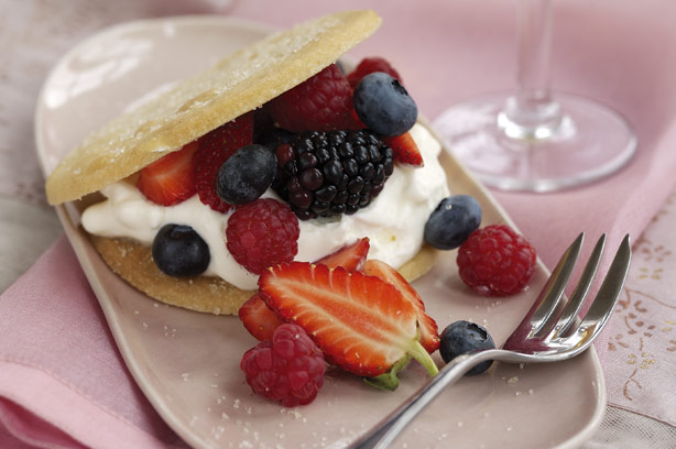 Red berry shortcakes