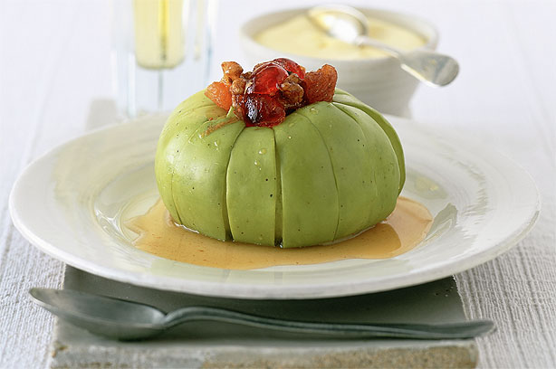 Baked apples with blackberry sauce Baked apples with blackberry sauce