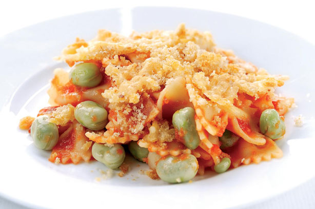 Broad bean and crispy bacon pasta gratin recipe Broad bean and crispy bacon pasta gratin recipe