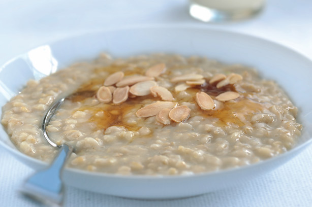 Porridge with honey and almonds