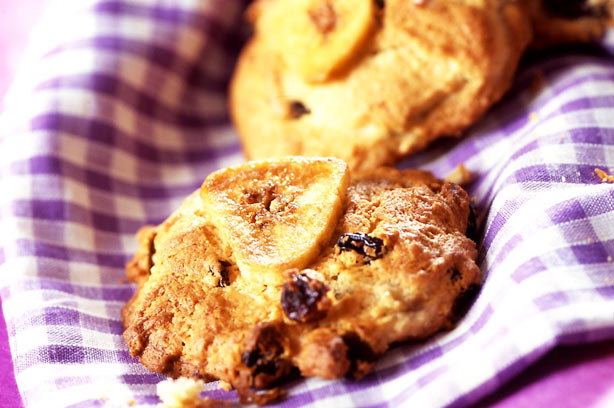 Raisin and banana cookies