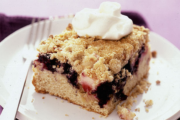 Apple and berry crumble cake Apple and berry crumble cake