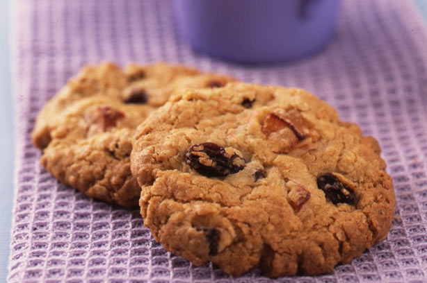 Oat, apricot and raisin cookies