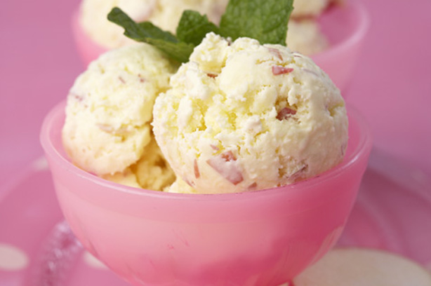 Pink Lady apple and champagne ice cream Pink Lady apple and champagne ice cream