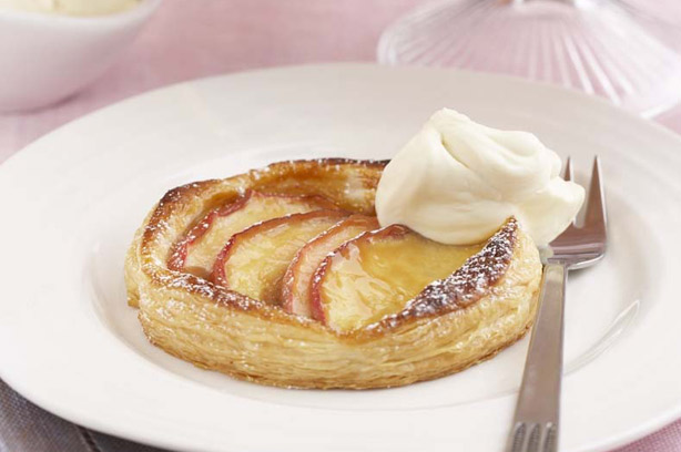 Toffee apple tart