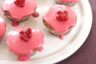 Redcurrant iced cupcakes