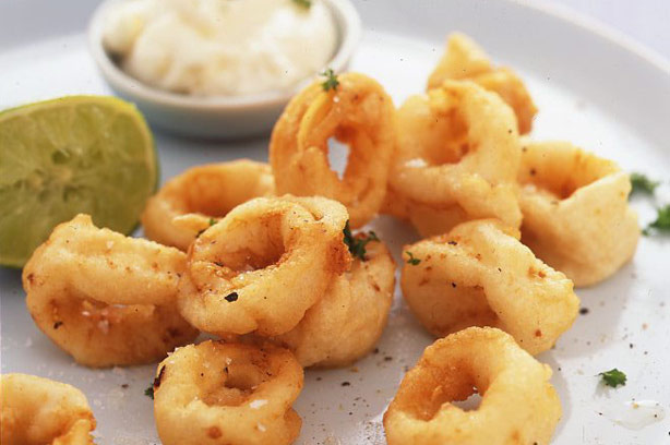 Fried squid with garlic mayonnaise