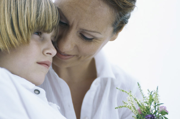 Helping your child to grieve mother cuddle sad death