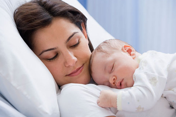 Co-sleeping mother newborn baby sleeping
