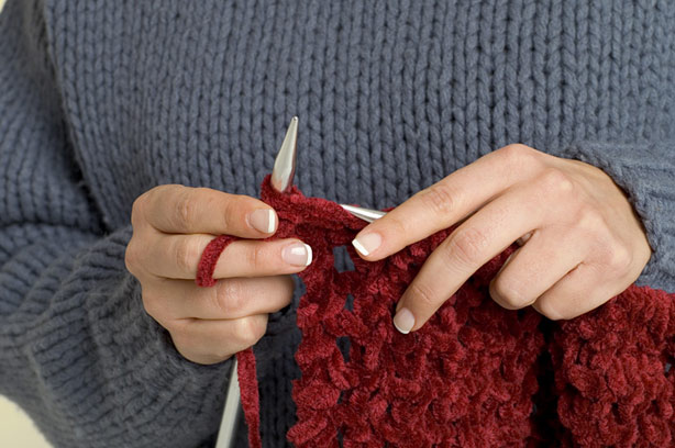 A-woman-knitting
