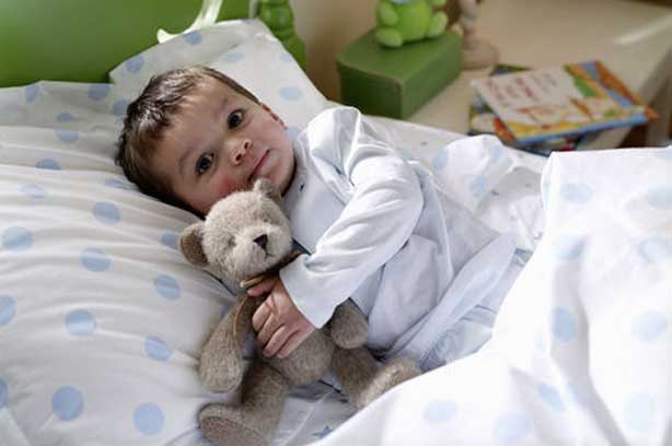 Toddler bed shut out light teddy sleep