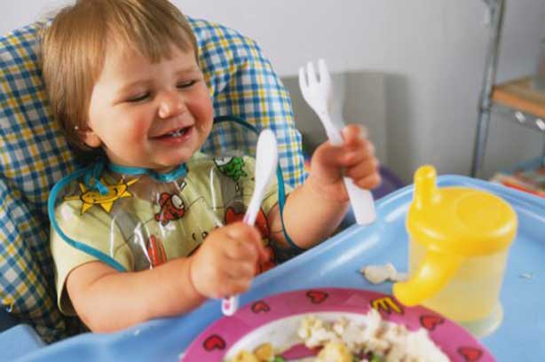 Toddler getting fussy eater to eat