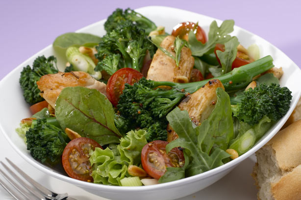 Warm broccoli and chicken salad recipe Warm broccoli and chicken salad recipe