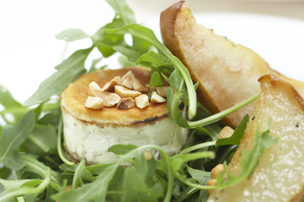 Goat's cheese, pear and hazelnut salad