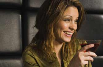 Leo, woman drinking, cocktail, woman in bar, night out