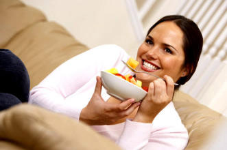 Woman eating healthily on the 7-Day Detox Diet
