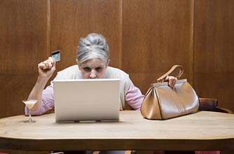 old lady shopping online_plibrary