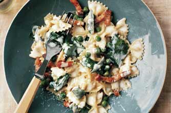 Gordon Ramsay's farfalle with bacon, peas and sage