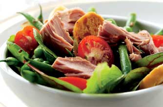 Tuna, green bean and pea salad