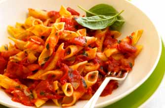 Spicy bacon and sweet pepper pasta