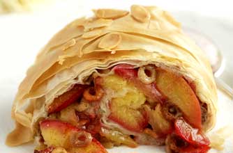 Vanilla fruit strudel