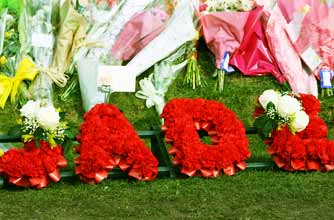 Jade tribute flowers left 24 Mar 09 Jade tribute flowers left 24 Mar 09