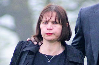 Jackiey Budden visits Jade Goody's grave, 12 Apr 2009
