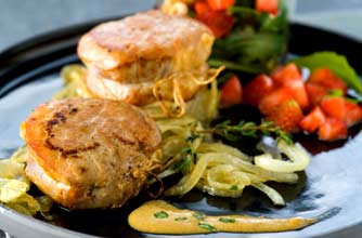 Pork tenderloins with strawberry, tarragon and rocket salad