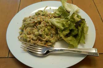 Pesto spaghetti with soya beans and spinach