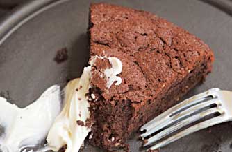 Hugh Fearnley-Whittingstall's easy rich chocolate cake