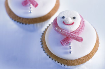 Annabel Karmel's Christmas snowman cupcakes