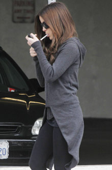 Celebrities smoking - Kate Beckinsale Celebrities smoking - Kate Beckinsale