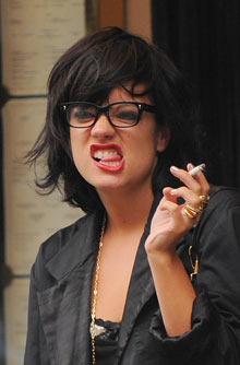 Celebrities smoking - Lily Allen Celebrities smoking - Lily Allen