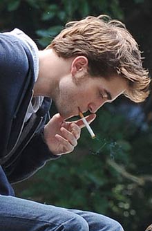 Celebrities smoking - Robert Pattinson Celebrities smoking - Robert Pattinson