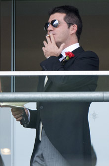 Celebrities smoking - Simon Cowell Celebrities smoking - Simon Cowell