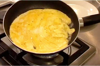 How to make a simple omelette video 