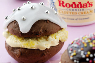 Clotted cream whoopie pie