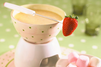 Marshmallows and strawberries fondue in white chocolate