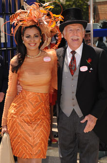 Royal Ascot: How to wear a hat guide: Bruce Forsyth Royal Ascot: How to wear a hat guide: Bruce Forsyth