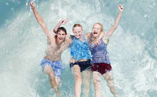 Money saving tips for mums: Find a free swimming pool Money saving tips for mums: Find a free swimming pool