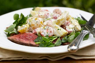 Rare roast beef and crushed potato salad Rare roast beef and crushed potato salad