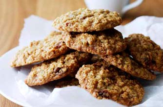 Cinnamon, oat and sultana cookies