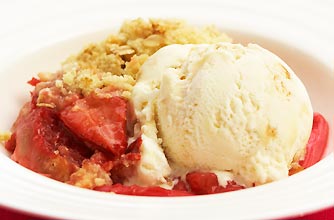 Summer crunchy rhubarb crumble recipe
