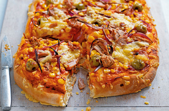 Tuna and sweetcorn pizza recipe Tuna and sweetcorn pizza recipe