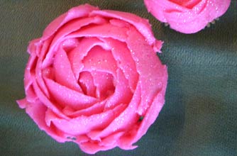 Angie Davidson's sparkly pink flower cupcake recipe Angie Davidson's sparkly pink flower cupcake recipe