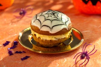Spider?s web whoopie pies