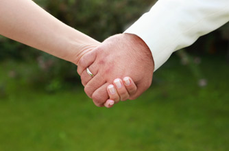 Couple holding hands: How to have a happy marriage