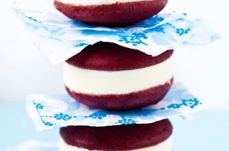 Red velvet whoopie pies with orange buttercream, Mowielicious